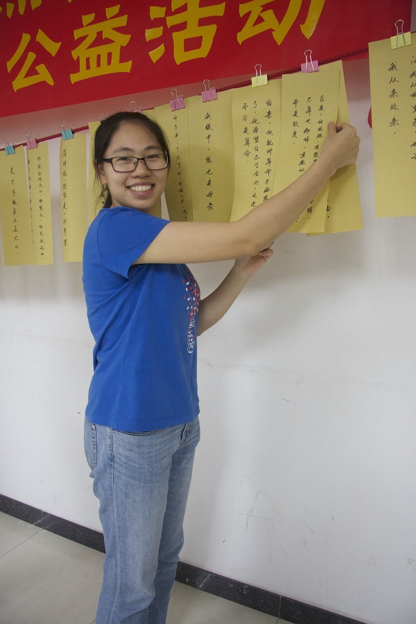 金秋共享 文学公益 ——记金秋月香巴书香节校园公益活动