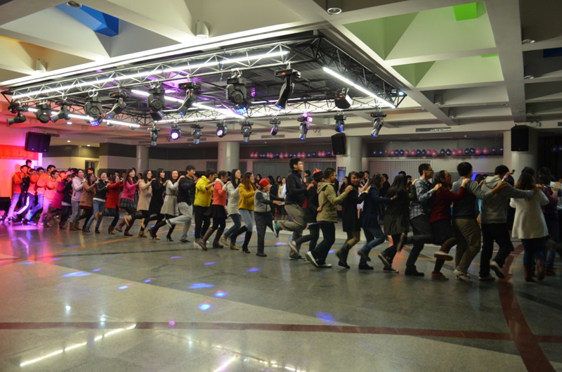 “八院”联合圣诞舞会暨首届八大院系联谊之夜 在熊德龙大学生活动中心顺利举行