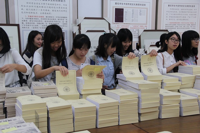 ok138cn太阳集团举行2014年本科生百篇、八篇师生见面会